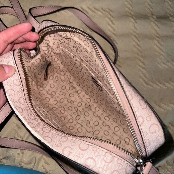 New guess bag without tags never used - Picture 2 of 4